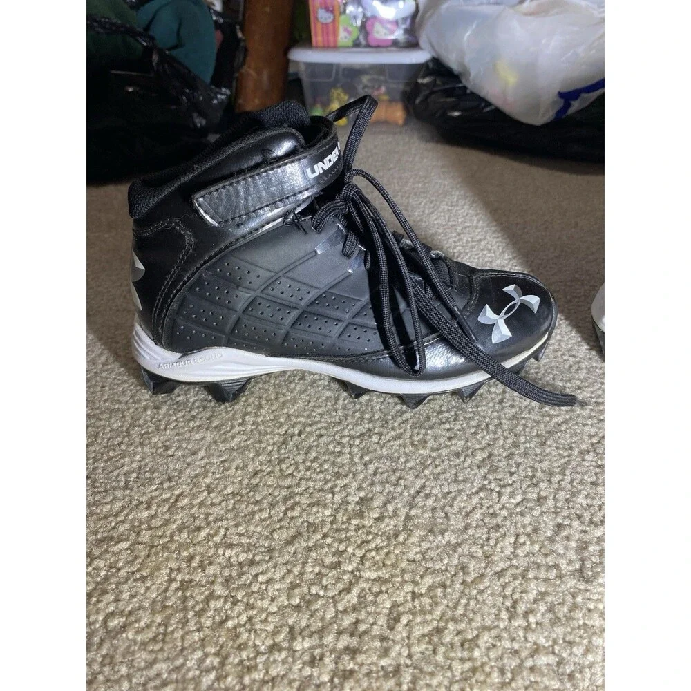 Under Armour Crusher Mid Youth Football Cleats Black White 1235878-001 Size 1Y